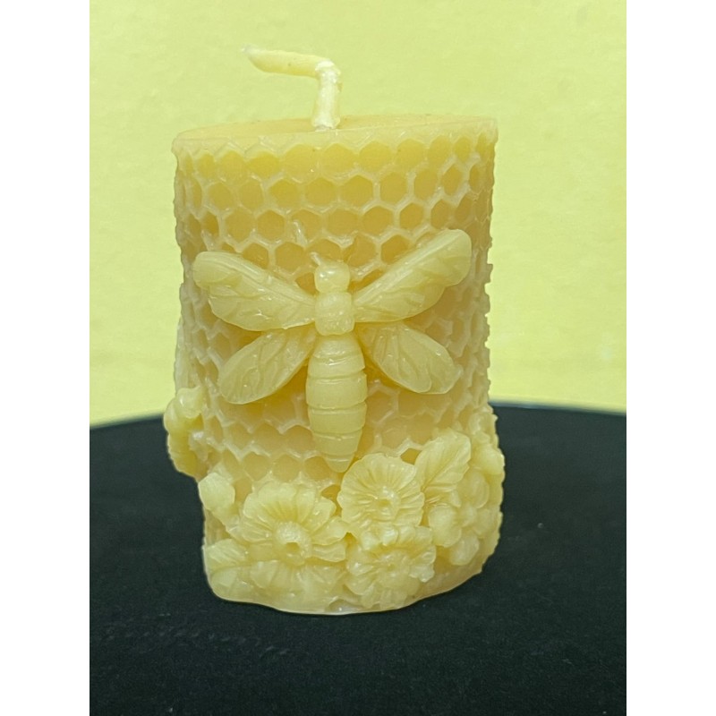 Queen HoneyBee and Bees on Comb with Flowers, Pure Beeswax Candle, Ideal Gift, Home Decor ~ 6.8cm Queen HoneyBee and Bees on Comb with Flowers, Pure Beeswax Candle, Ideal Gift, Home Decor ~ 6.8cm