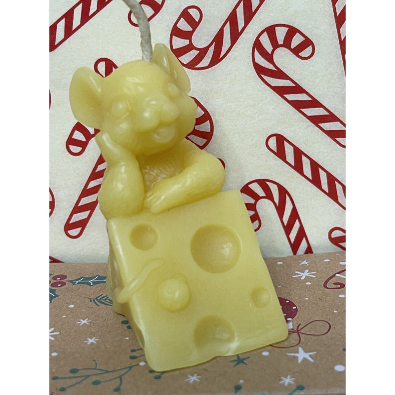 Happy Mouse on Cheese Beeswax Candle, Ideal Gift for Animal Lovers or Home Decor ~44g